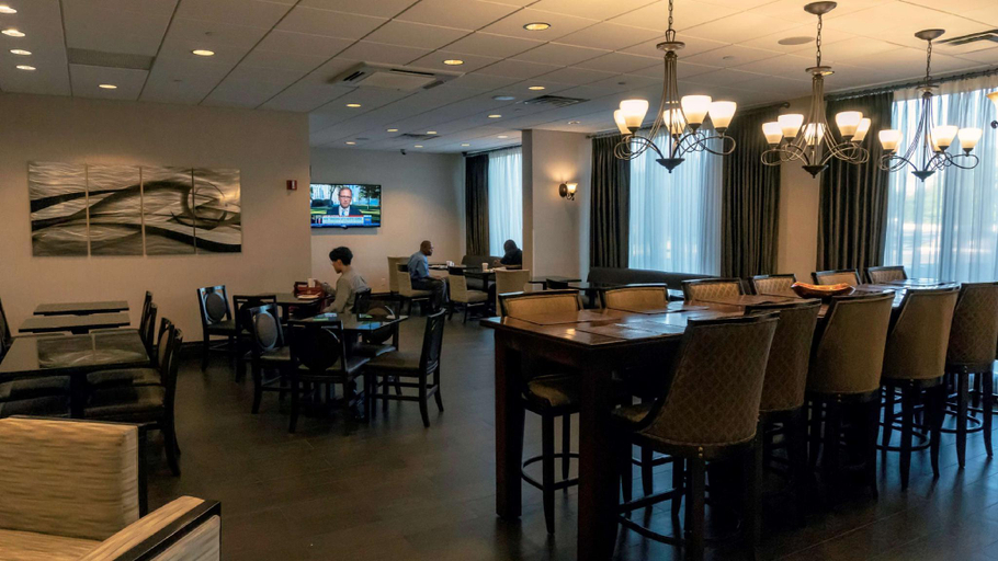 Food & Drinks 5, Hampton Inn Carlstadt-At The Meadowlands, Bergen