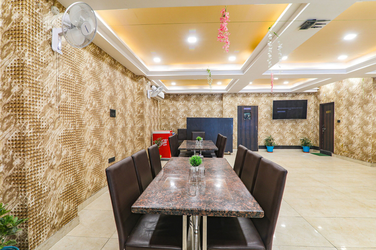 Food & Drinks 5, Fabexpress Jayati Oasis, Lucknow