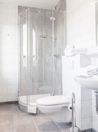 Bathroom 5, Memory Hotel & Restaurant, Goslar