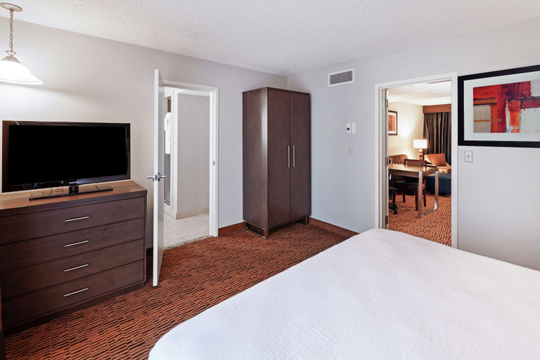 Bedroom 3, Embassy Suites by Hilton Dallas Market Center, Dallas