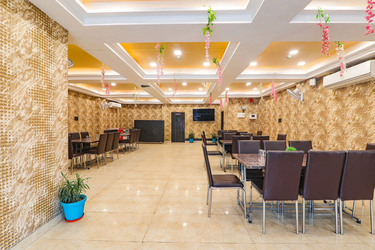 Food & Drinks 3, Fabexpress Jayati Oasis, Lucknow