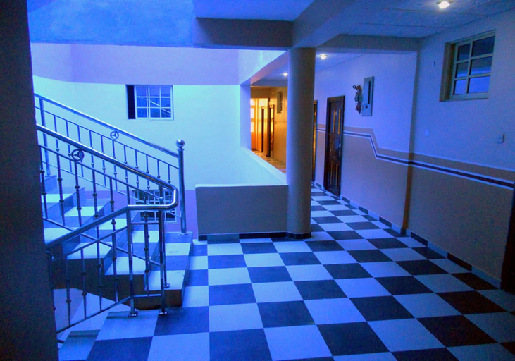 Others 5, Emerald Hotel, Obio/Akp
