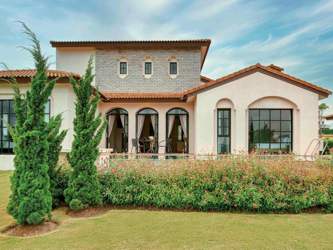 Exterior & Views 4