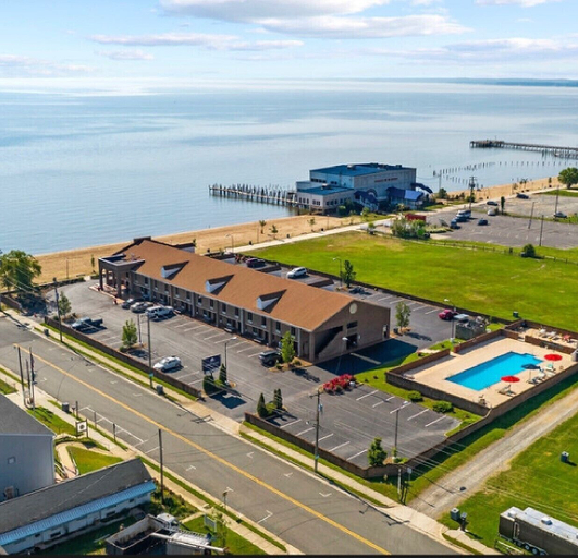 Exterior & Views 1, River Edge Inn, Westmoreland