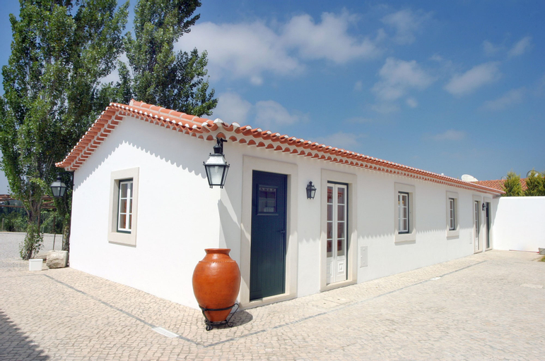 Exterior & Views 7