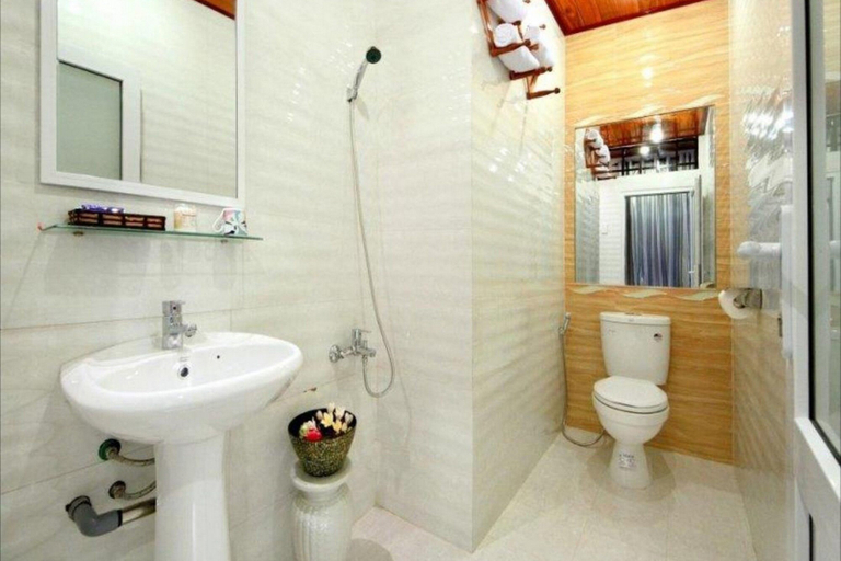 Bathroom 4, Red House Homestay, Da Nang