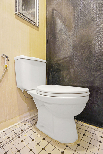 Bathroom, OYO Life 91867 Gangnam Style Kutai, Surabaya