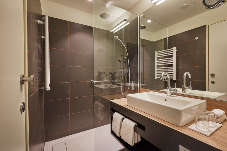 Bathroom 5, HYPERION Hotel Hamburg, Hamburg
