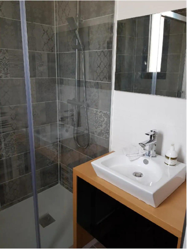 Bathroom 2, Villa Des Rives Du Lac, Tarn