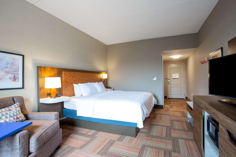 Bedroom 3, Hampton Inn Watertown, Jefferson