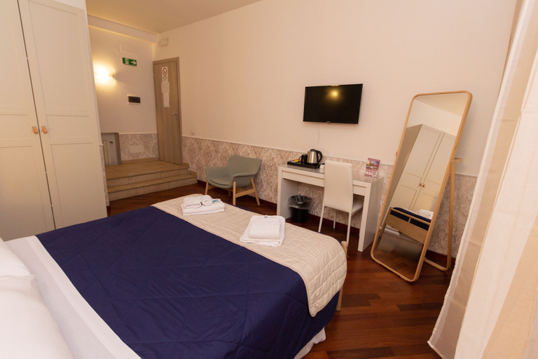 Bedroom 4, Aurelio Deluxe Rooms, Rome