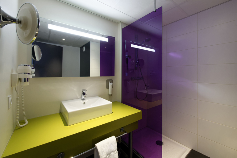 Bathroom 3, ibis Styles Chalon-sur-Saône, Saône-et-Loire