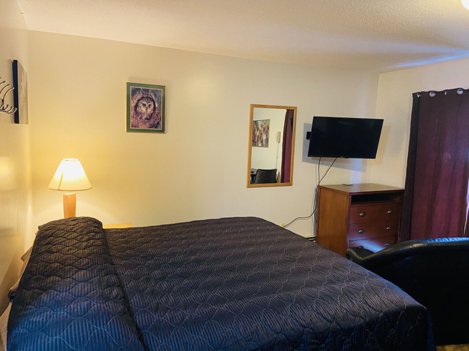 Bedroom 2, Mountain View Motel, Bulkley-Nechako