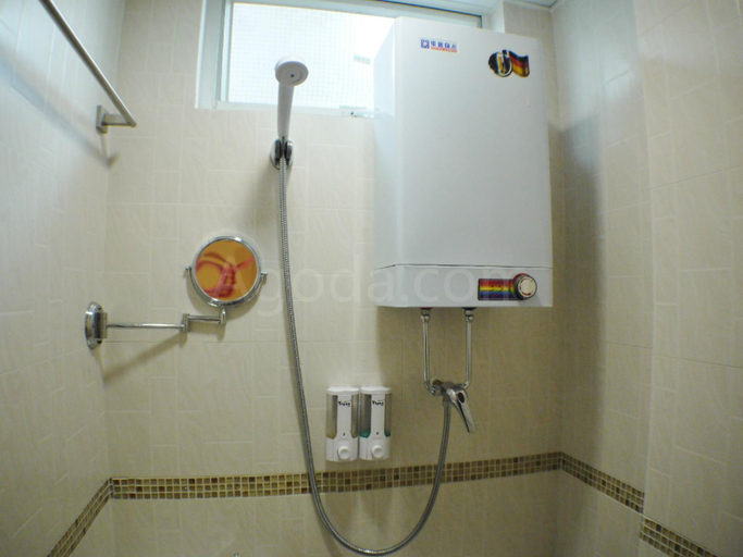 Bathroom 5, May Fair Guest House, Kowloon
