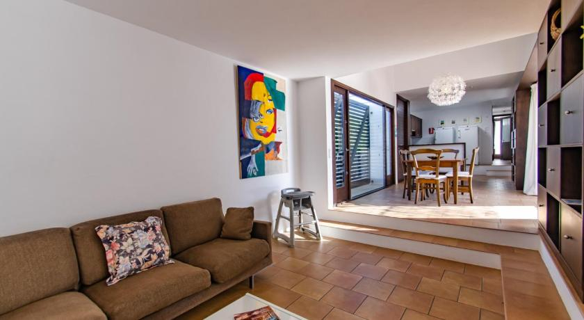 Others 4, Villa Ullastres, Baleares