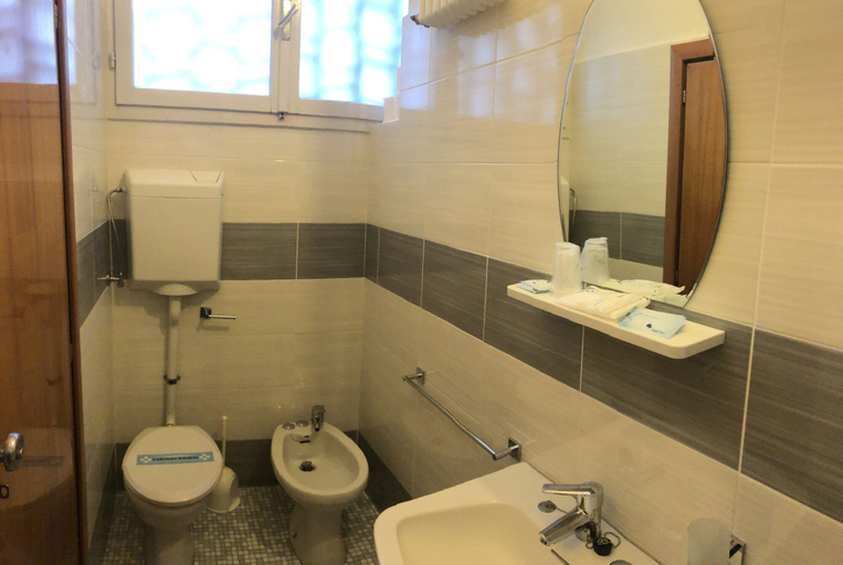 Bathroom 4, Hotel Wega, Rimini