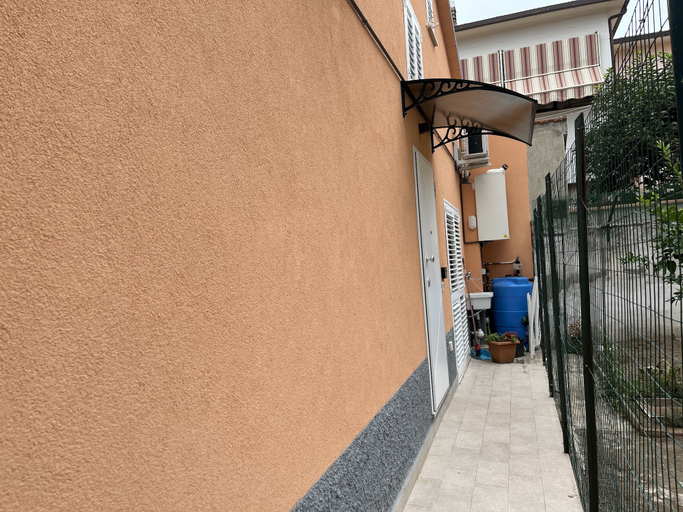 Others 4, Guest House All'83, Grosseto