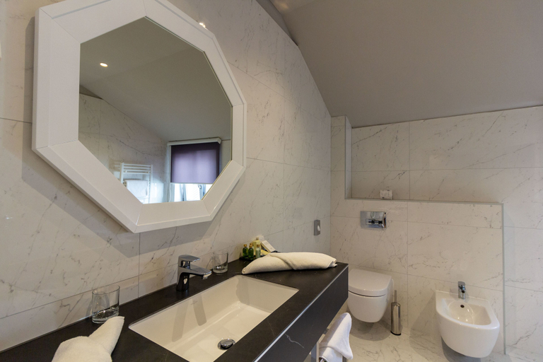 Bathroom 5, Torretta Palace Hotel, Sveti Filip i Jakov