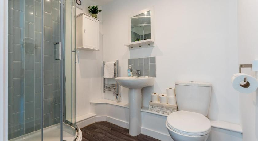 Bedroom 4, Pass the Keys Lovely top floor 1 bedroom apartment with patio, Bournemouth