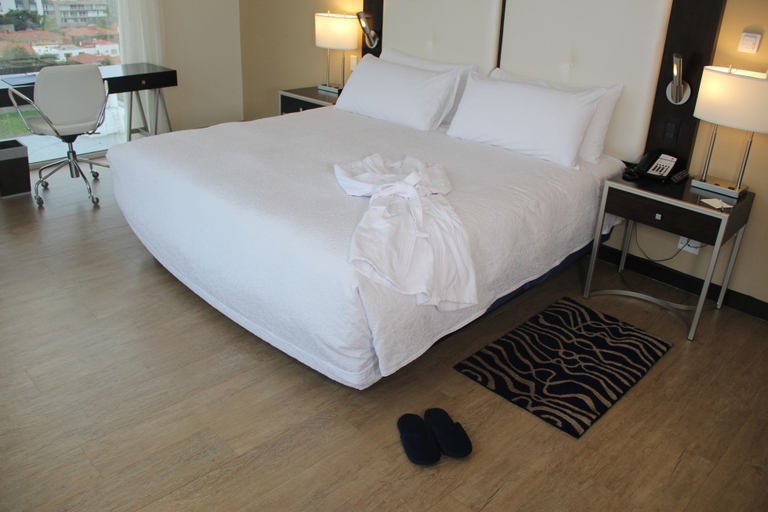 Bedroom 2, Hampton by Hilton Santa Cruz/Equipetrol, Bolivia, Andrés Ibáñez