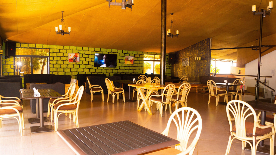 Food & Drinks 4, Distinction Gardens, Alego Usonga