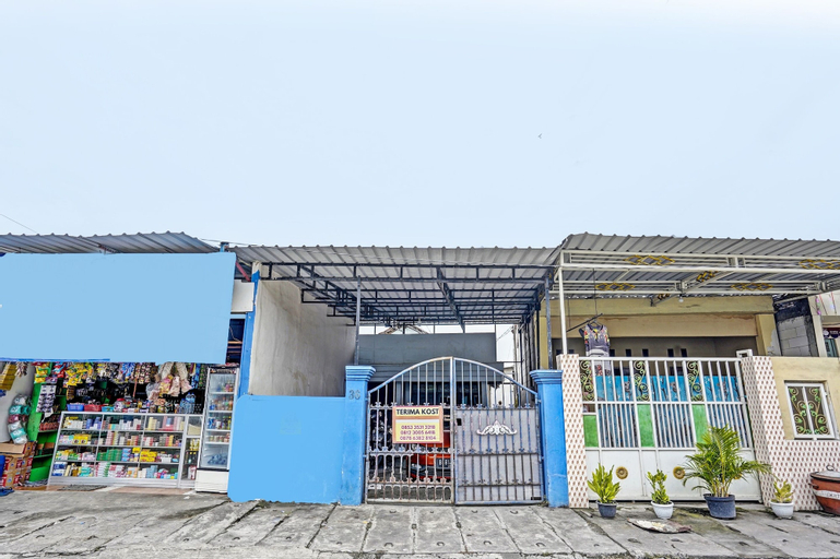 SPOT ON 92078 Tarlo Guest House 4, Surabaya