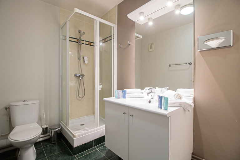 Bathroom 5, Appart'City Confort Paris Villejuif, Val-de-Marne