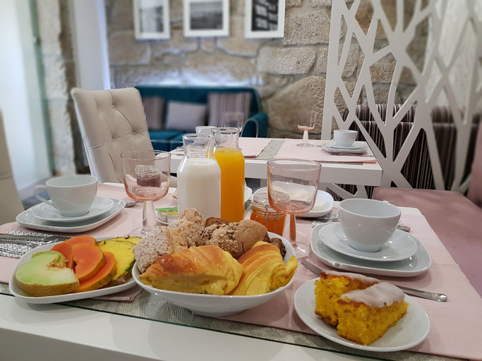 Food & Drinks 5, 22 Oporto guesthouse, Porto