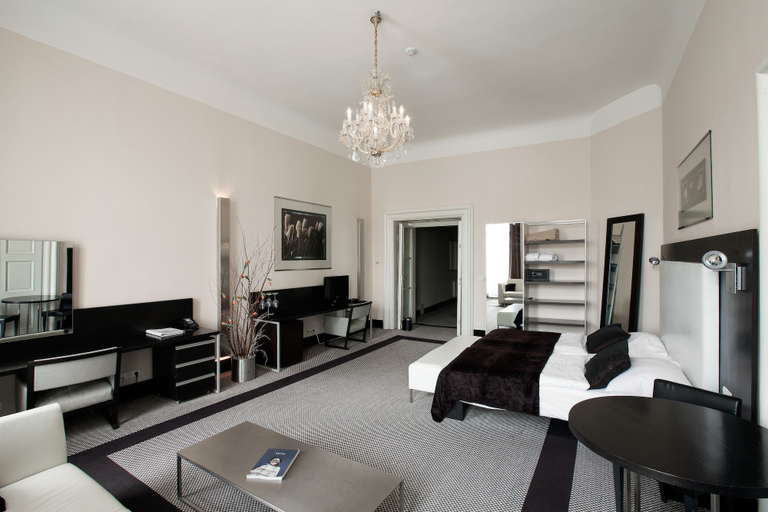 Others 4, Old Town Square Residence by Emblem, Praha 1