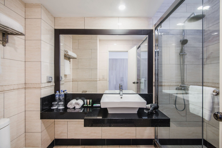 Bathroom 4, Nobility Grand Hotel, Lima