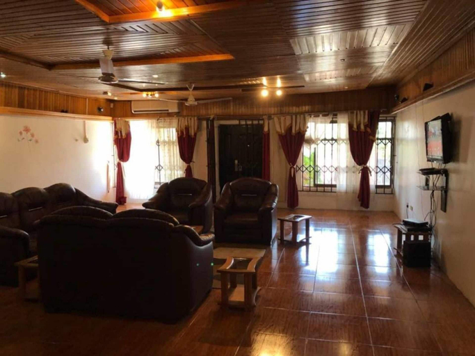 Others 4, 3 Bed House Sleeps 6 - Parking, Wifi, Generator, Kumasi