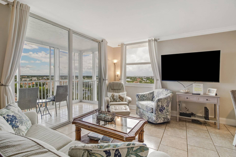 Exterior 5, Beach & Tennis 5001, Collier