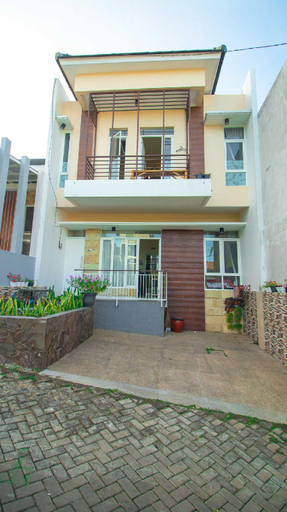 Exterior & Views 2, Villa Farabela 2 with Karaoke and Mountain View, Malang