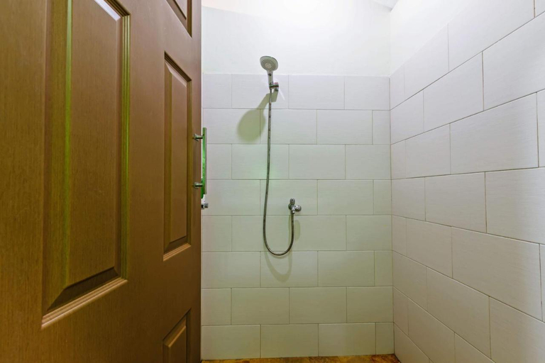 Bathroom 5, Lembongan Hostel, Klungkung