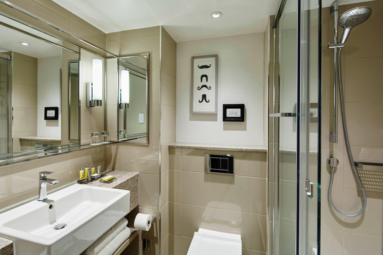 Bathroom 5, London Marriott Hotel Regents Park, London