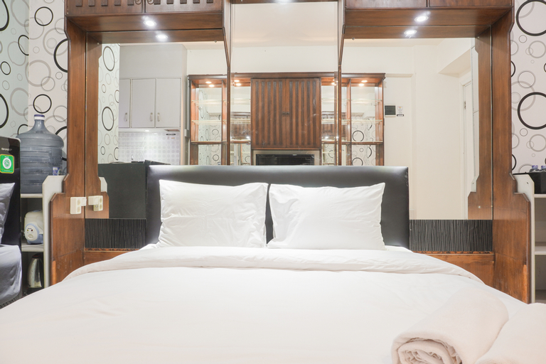 Minimalist and Cozy Stay Studio at Green Pramuka City Apartment By Travelio, Central Jakarta