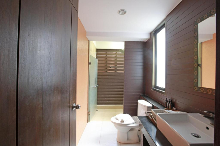 Bathroom 5, Phi Phi Andaman Beach Resort, Mueang Krabi
