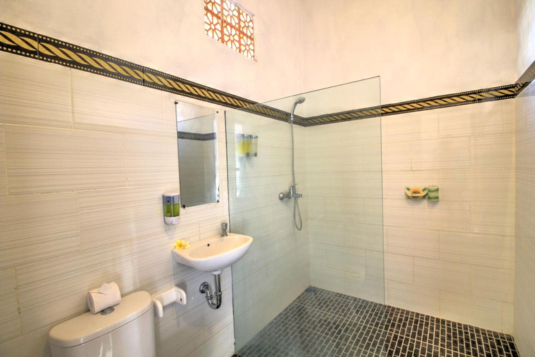 Bathroom 3, Saren Villa, Klungkung