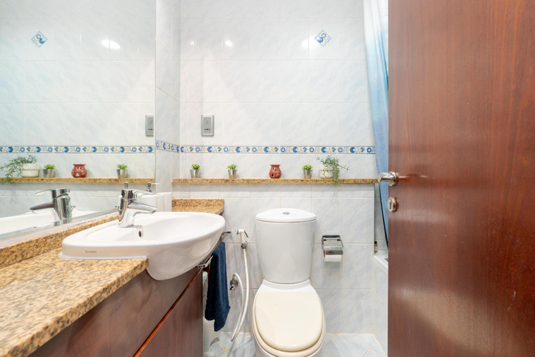 Bathroom 4, Luxurious Studio in JLT With City Skyline View, Dubai