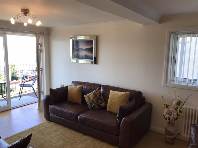Others 4, 3-bed Apartment - Sleeps 6 - Parking, Wifi, Pets, Inverclyde