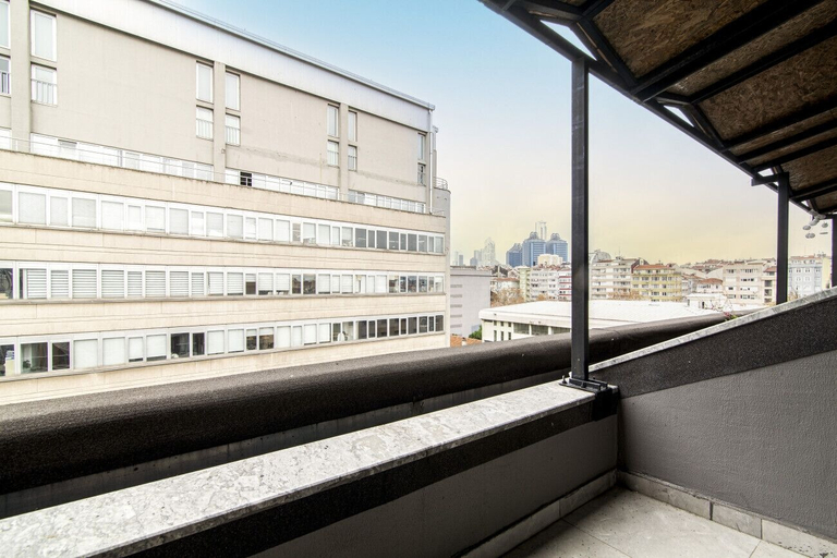 Room 4, Sleek Residence Flat With Great Location in Sisli, Şişli