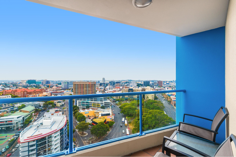 Exterior & Views 3