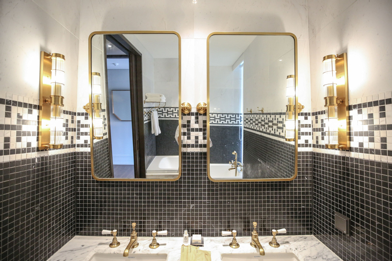 Bathroom 24