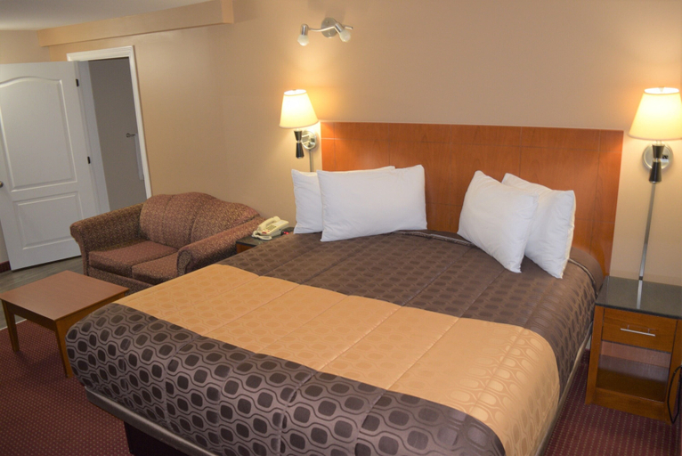 Bedroom 4, Knights Inn Arnprior, Renfrew
