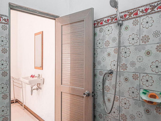 Bathroom 4, Klotok Homestay, Klungkung