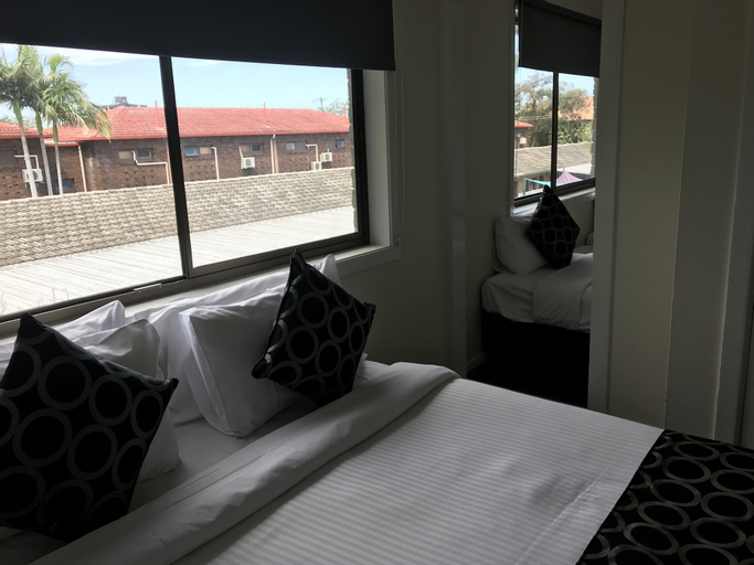 Exterior & Views 18