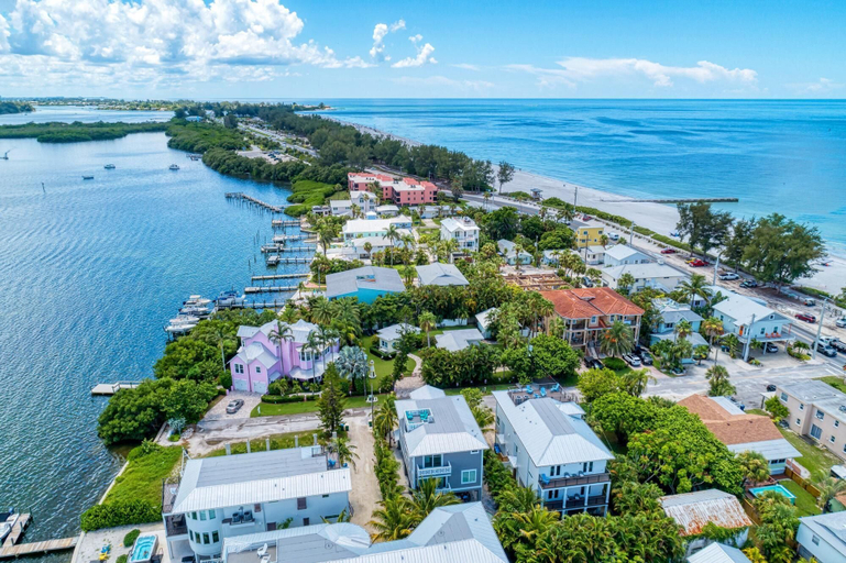 Others 3, Cottage Haven-one Minute Walk To The Beach-private Yards-keyless Locks, Manatee