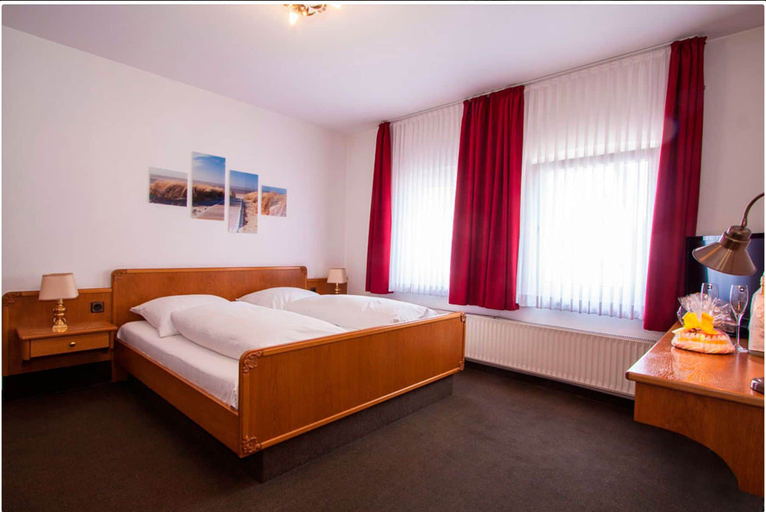 Bedroom 3, Hotel Alt Westerholt, Recklinghausen