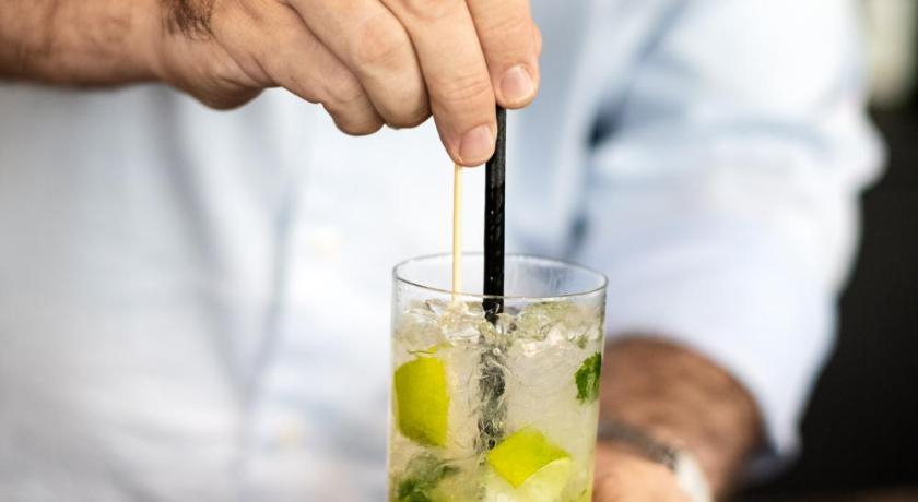 Food & Drinks 12