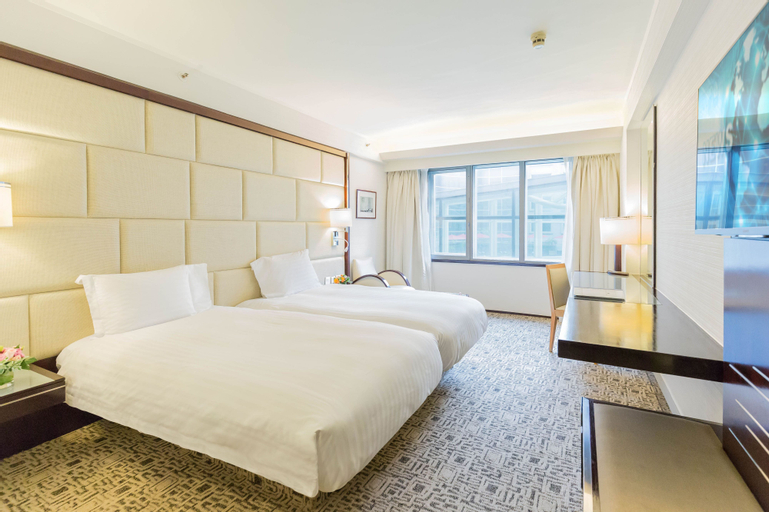 Bedroom 5, Regal Airport Hotel, New Territories